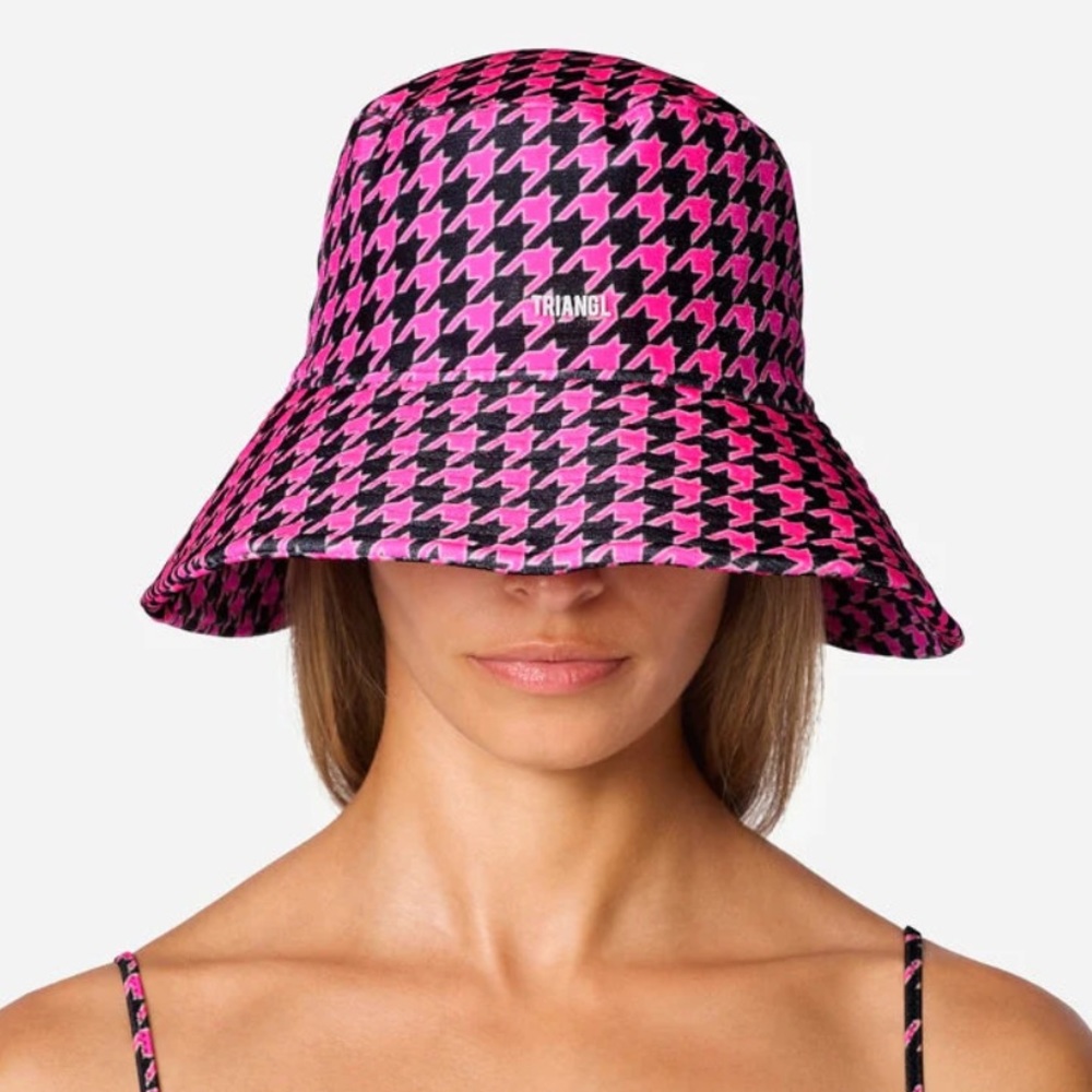 Triangl Franc Rue Bucket Hat